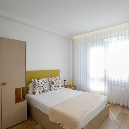 2 Bedroom Cosy Flat Apartment *