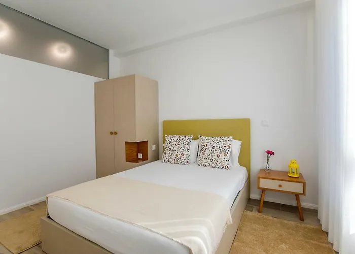 2 Bedroom Cosy Flat דירה *